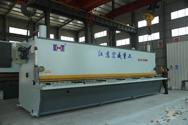 QC11Y系列閘式剪板機